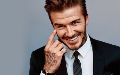 欧亿电竞热评-佩洛娃这脚射门绕过人墙