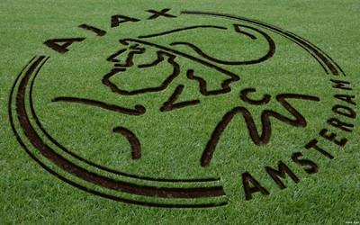 欧亿电竞焦点-加维进球后指耳朵回击嘘声